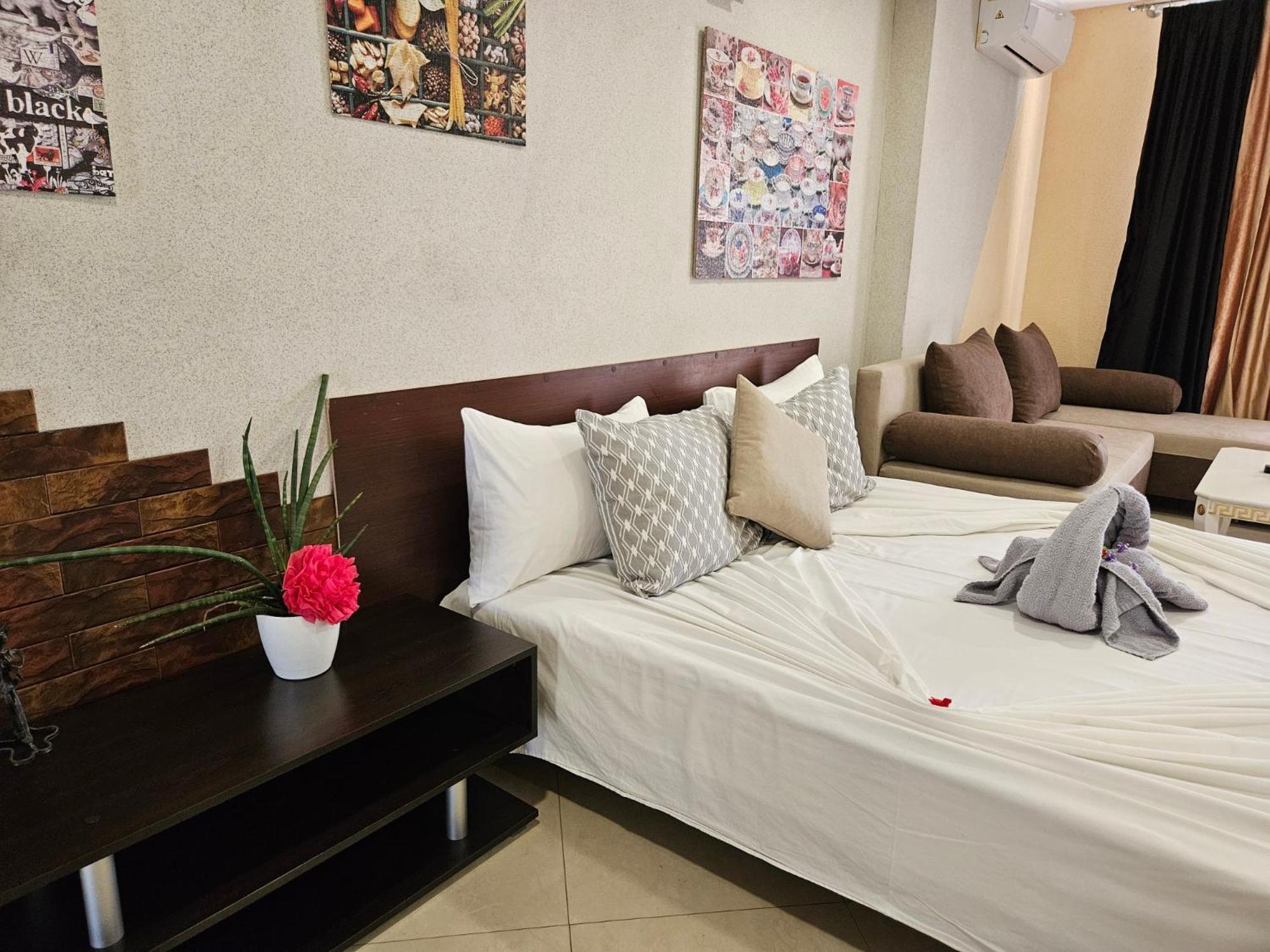 Paralax Hotel Varna Esterno foto