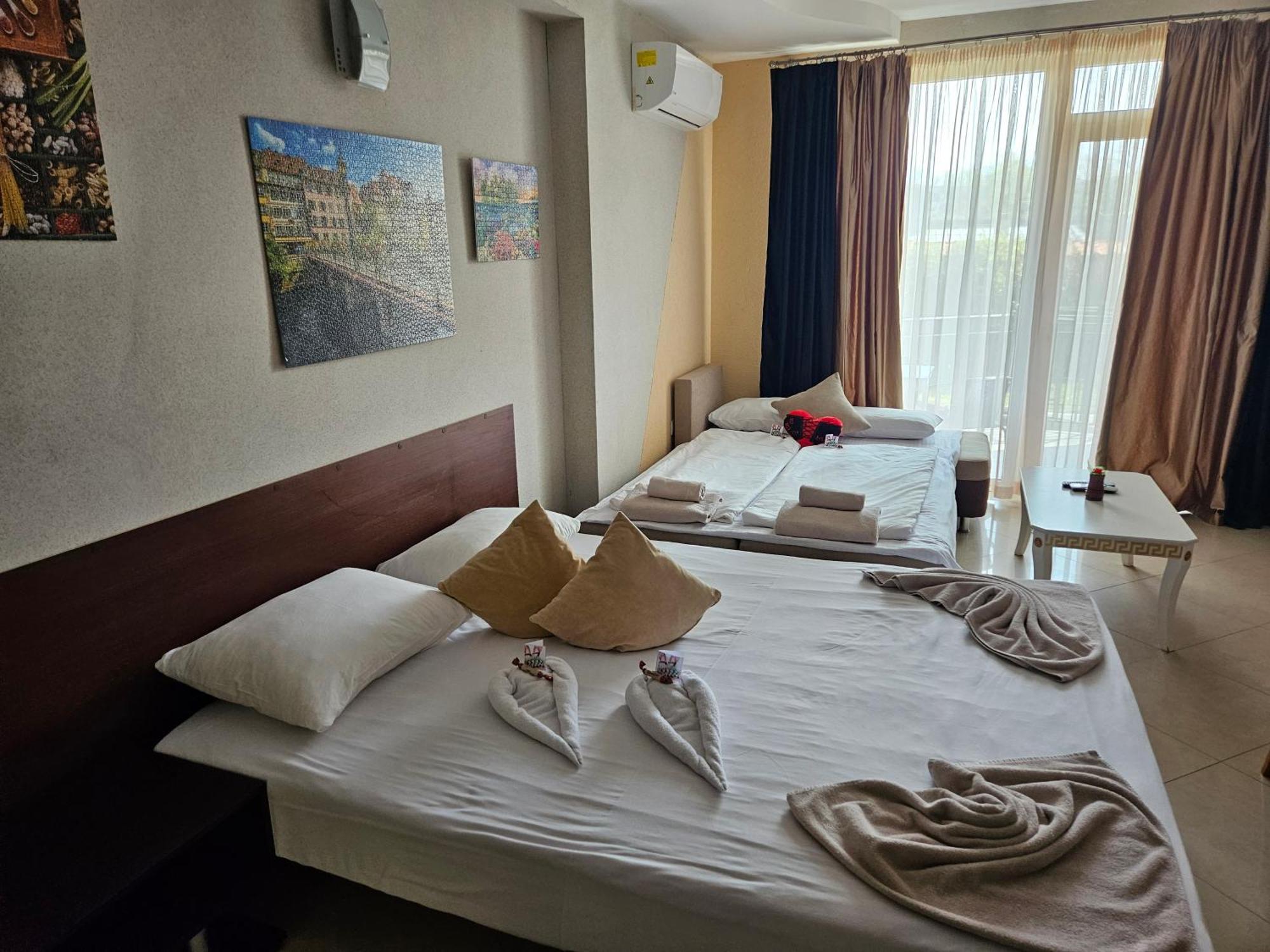 Paralax Hotel Varna Esterno foto