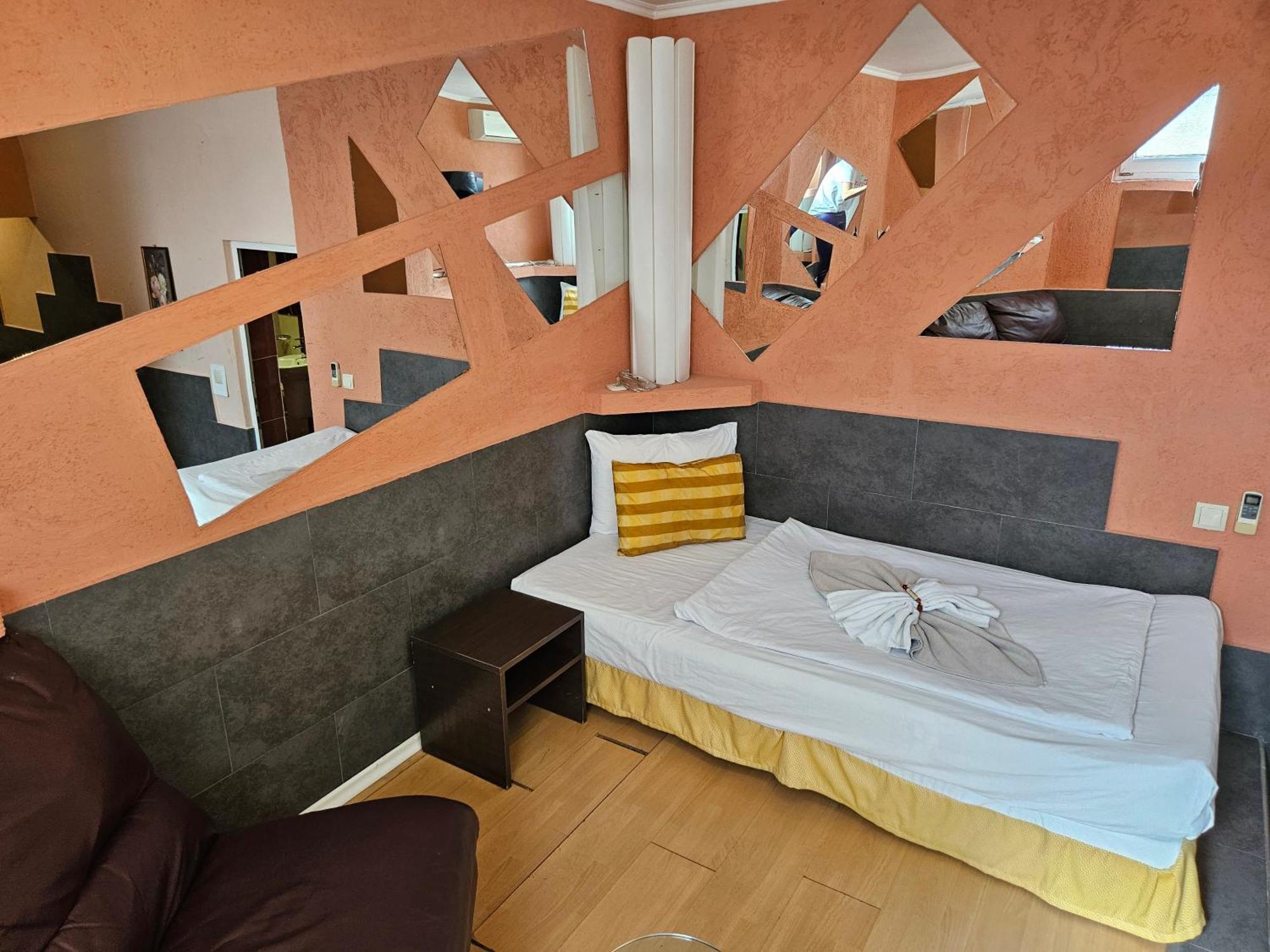 Paralax Hotel Varna Esterno foto