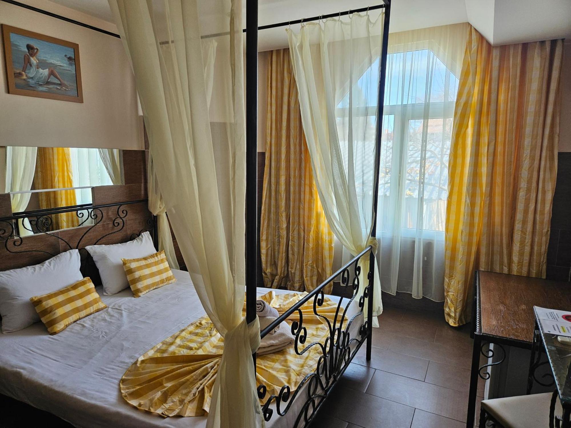 Paralax Hotel Varna Esterno foto